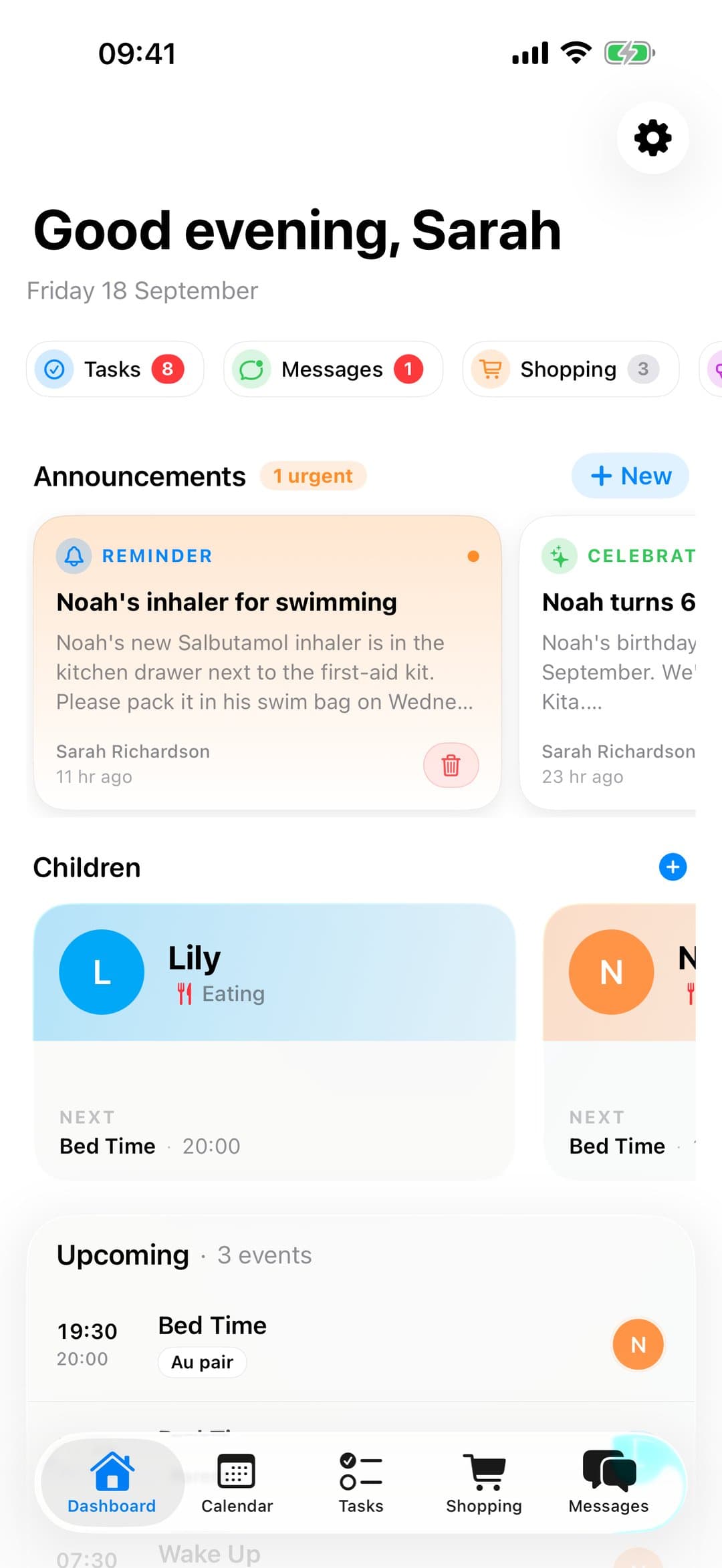 Sarah's parent dashboard in the AuPairSync iPhone app: open tasks, messages and shopping, an urgent reminder to pack Noah's inhaler for swimming, the children Lily and Noah with their next routine, and upcoming events
